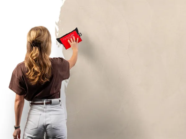Beton Cire 13 Beige aanbrengen wand